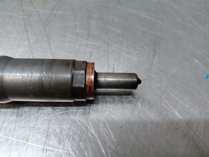 Recambio de inyector para renault master iii furgón referencia OEM IAM 166009567R  