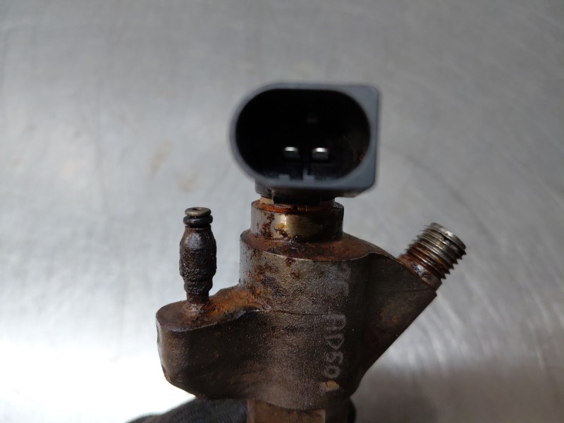 Recambio de inyector para renault master iii furgón referencia OEM IAM 166009567R  