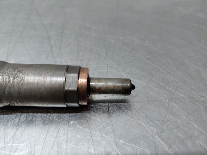 Recambio de inyector para renault master iii furgón referencia OEM IAM 166009567R  