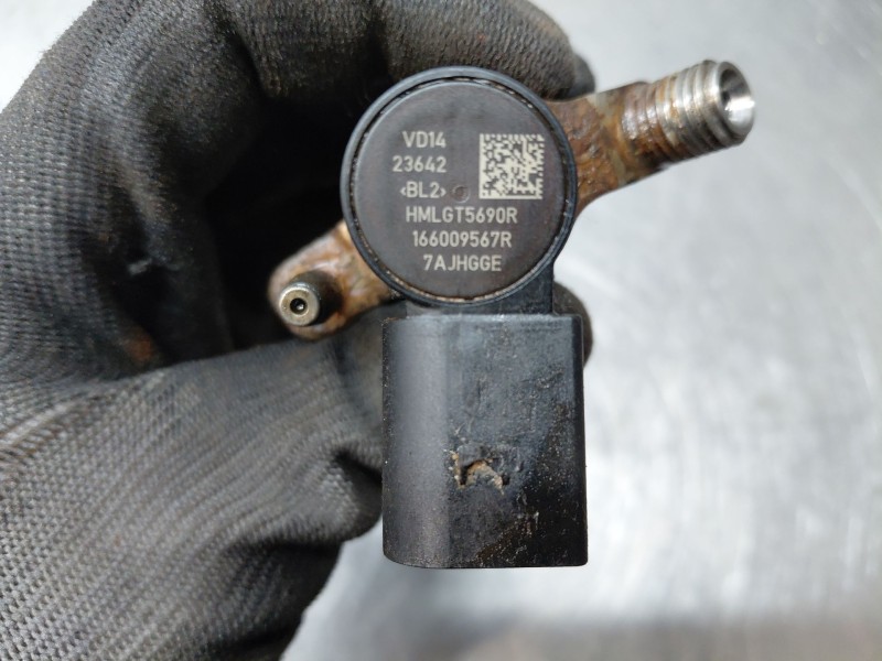 Recambio de inyector para renault master iii furgón referencia OEM IAM 166009567R  
