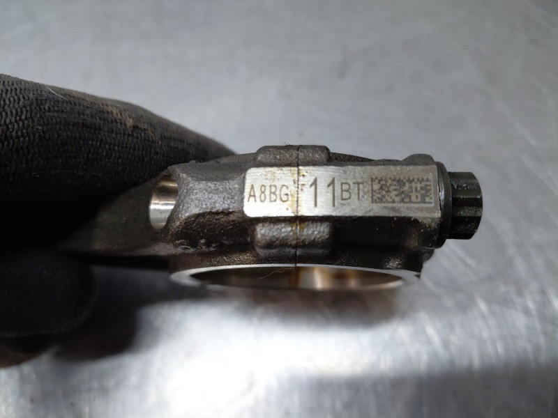 Recambio de biela para hyundai tucson hybrid referencia OEM IAM 235102M700  