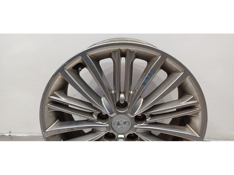 Recambio de llanta para hyundai kona klass 2wd referencia OEM IAM 52910J9200  