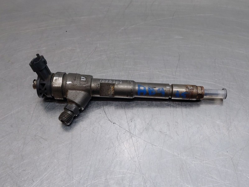 Recambio de inyector para renault clio iv life referencia OEM IAM 0445110485  
