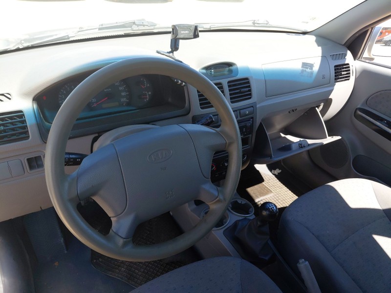 kia rio i hatchback (dc) del año 2004