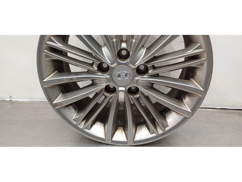 Recambio de llanta para hyundai kona klass 2wd referencia OEM IAM 52910J9200  