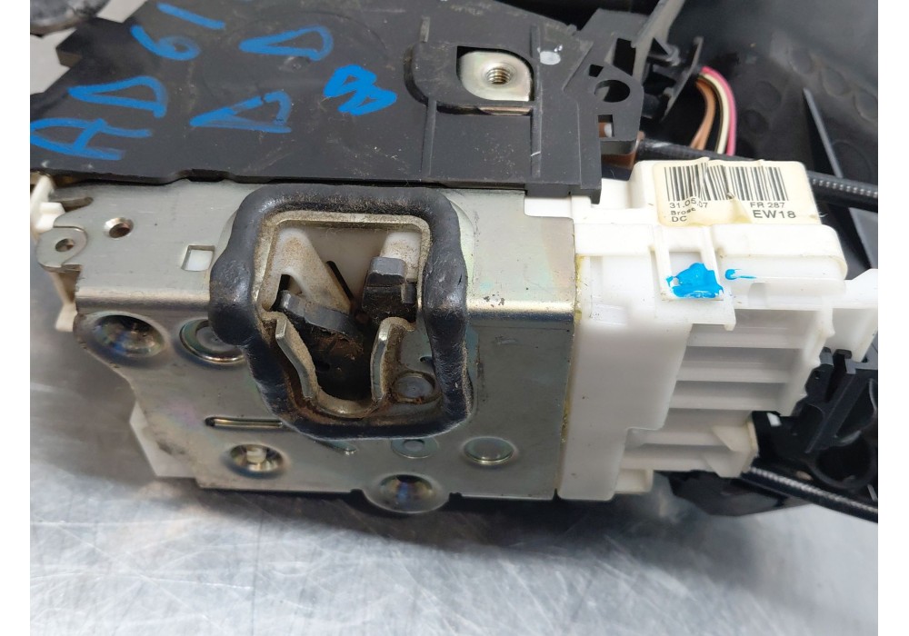 Recambio de cerradura puerta delantera derecha para mercedes-benz clase gl (x164) 4-matic referencia OEM IAM A1647201035 a164760