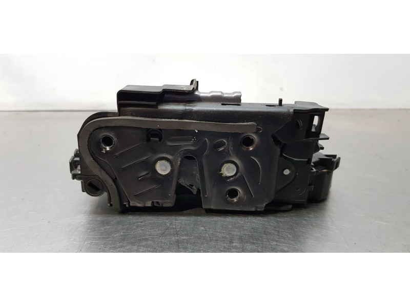 Recambio de cerradura puerta delantera derecha para volkswagen caddy furgón/kombi kombi referencia OEM IAM 5TB837016A  