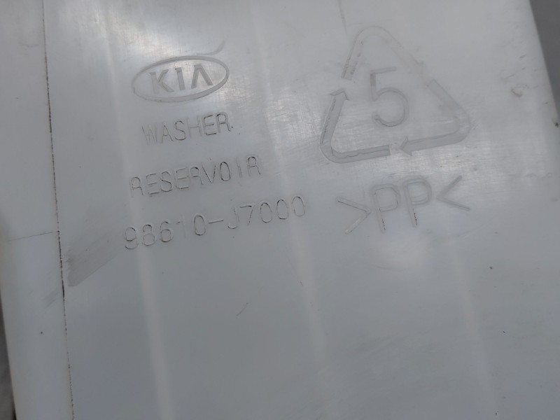 Recambio de deposito limpia para kia xceed drive referencia OEM IAM   