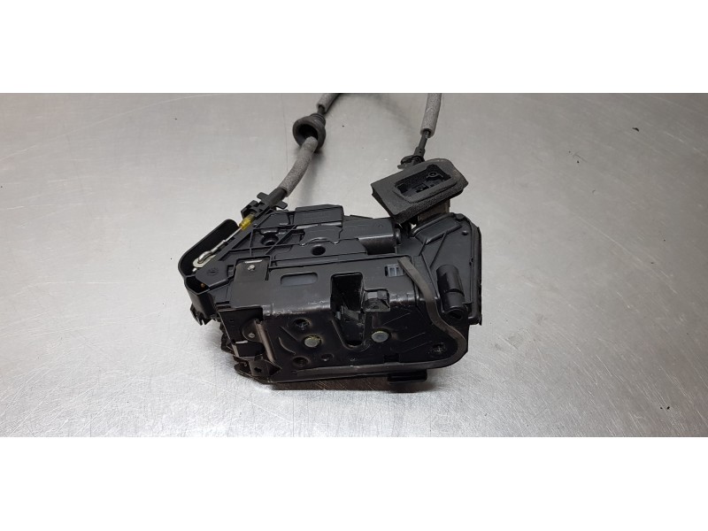Recambio de cerradura puerta delantera derecha para volkswagen caddy furgón/kombi kombi referencia OEM IAM 5TB837016A  