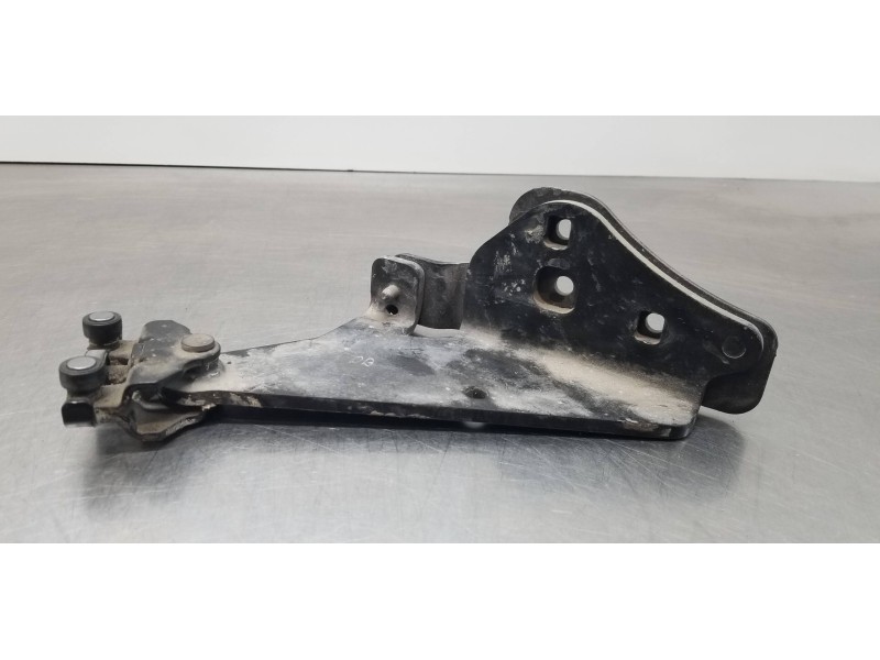 Recambio de soporte / guia puerta corredera para renault kangoo profesional referencia OEM IAM 8200497645   Recambio de soporte / guia puerta corredera para renault kangoo profesional referencia OEM IAM 8200497645
