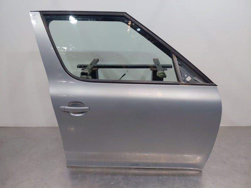 Recambio de puerta delantera derecha para skoda yeti (5l) 1.2 tsi referencia OEM IAM 5L0831056  