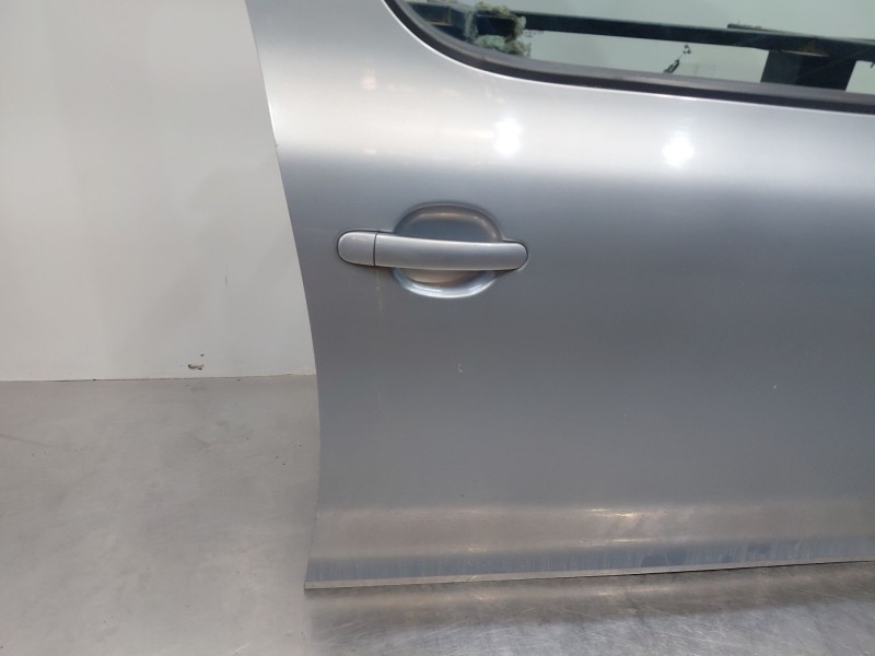 Recambio de puerta delantera derecha para skoda yeti (5l) 1.2 tsi referencia OEM IAM 5L0831056  