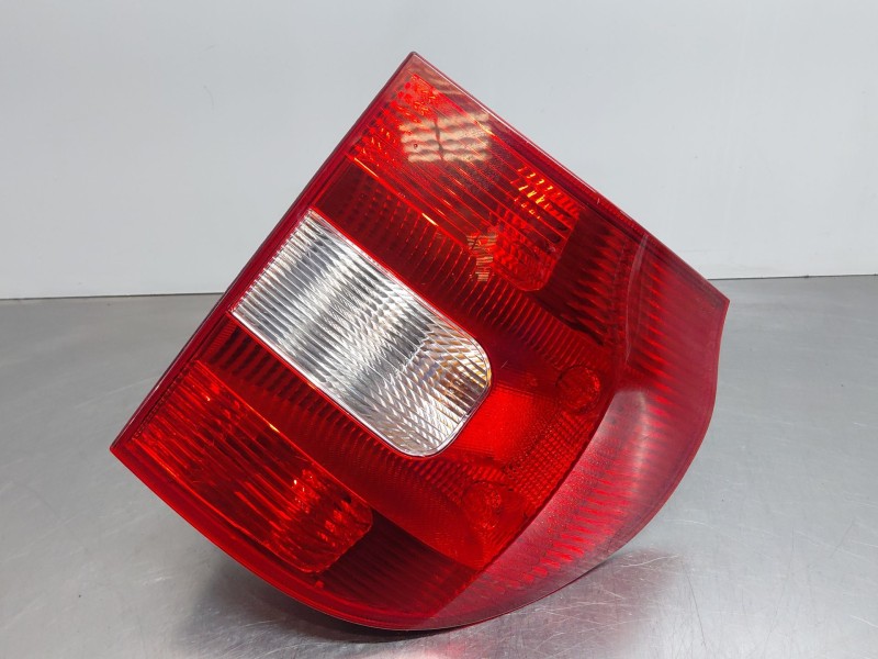 Recambio de piloto trasero derecho para skoda yeti (5l) 1.2 tsi referencia OEM IAM   