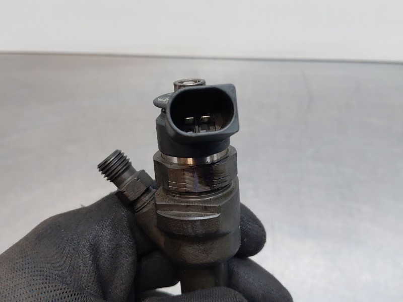 Recambio de inyector para bmw x1 (e84) sdrive 18 d referencia OEM IAM 13537798446  