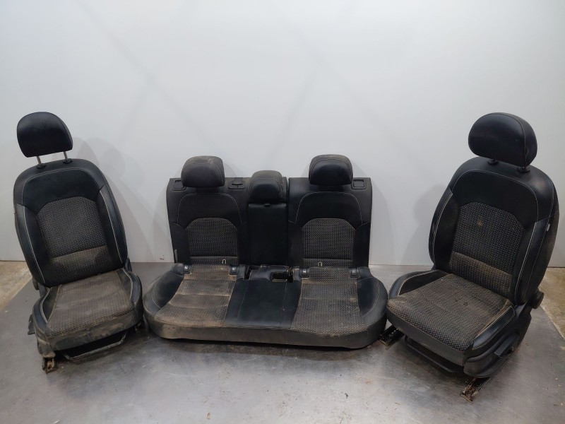 Recambio de juego asientos completo para kia xceed drive referencia OEM IAM 88500J7040 88600J7040 