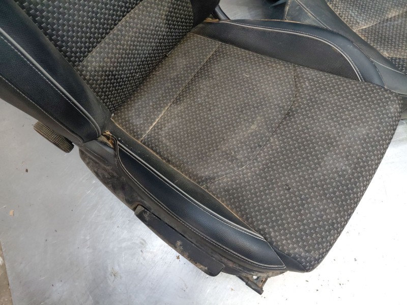 Recambio de juego asientos completo para kia xceed drive referencia OEM IAM 88500J7040 88600J7040 