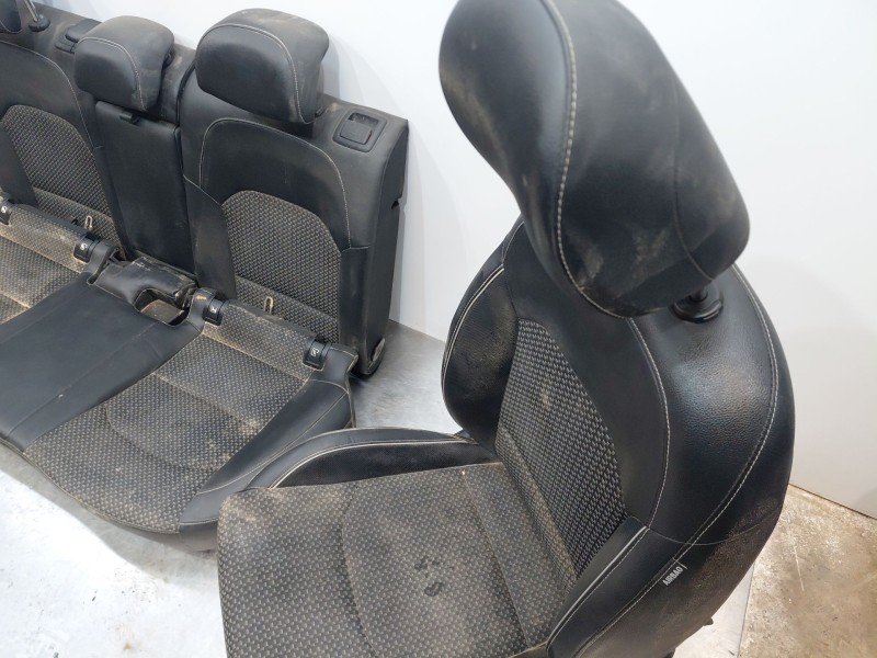 Recambio de juego asientos completo para kia xceed drive referencia OEM IAM 88500J7040 88600J7040 