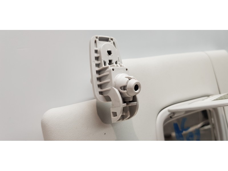 Recambio de parasol izquierdo para jeep renegade limited 4x2 referencia OEM IAM 735734806  