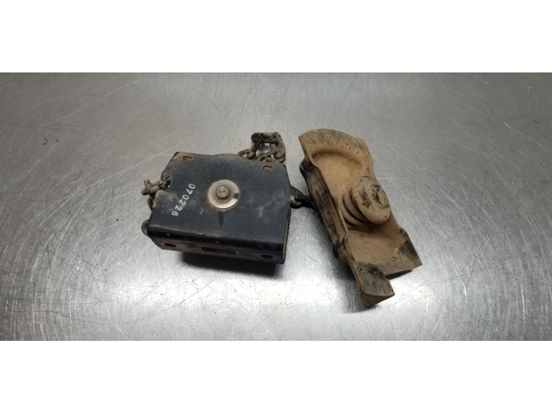 Recambio de soporte rueda repuesto para toyota hilux (kun) extra cab 4x4 referencia OEM IAM 519000K051  