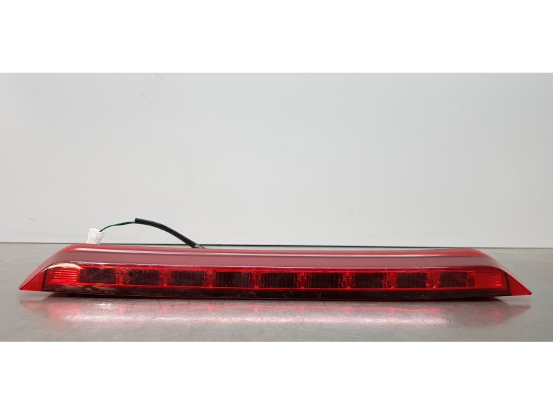 Recambio de luz central de freno para hyundai kona klass 2wd referencia OEM IAM 92700J9000  