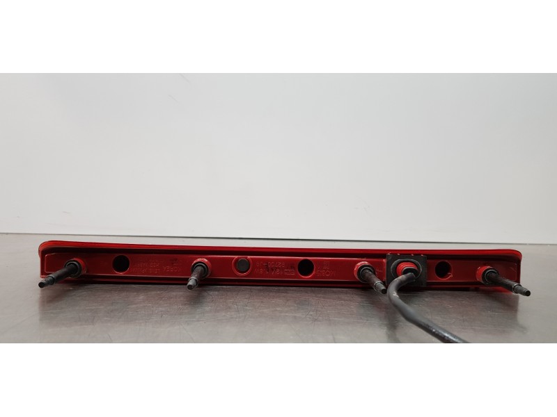 Recambio de luz central de freno para hyundai kona klass 2wd referencia OEM IAM 92700J9000  
