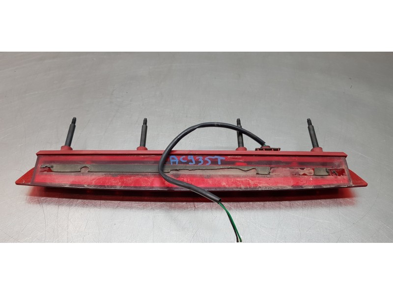 Recambio de luz central de freno para hyundai kona klass 2wd referencia OEM IAM 92700J9000  