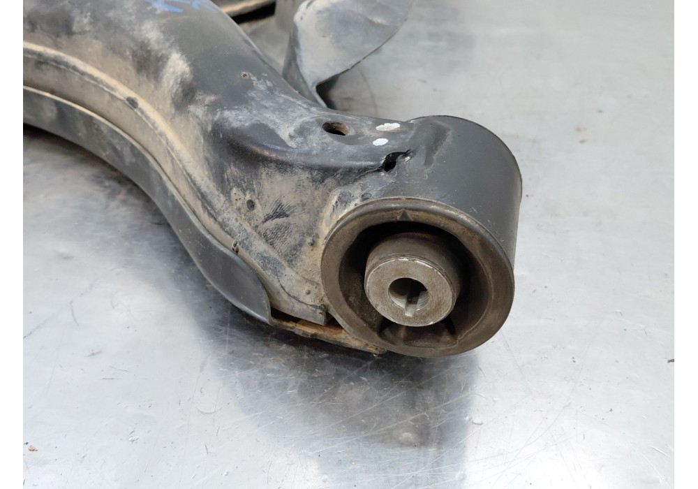 Recambio de brazo suspension inferior trasero derecho para mercedes-benz vito mixto (447) combi referencia OEM IAM A4473505400  