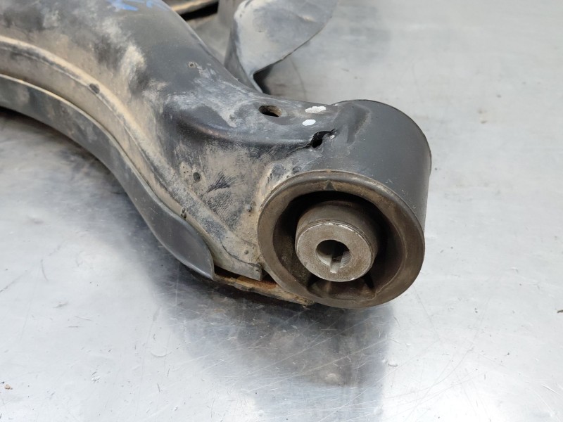 Recambio de brazo suspension inferior trasero derecho para mercedes-benz vito mixto (447) combi referencia OEM IAM A4473505400  