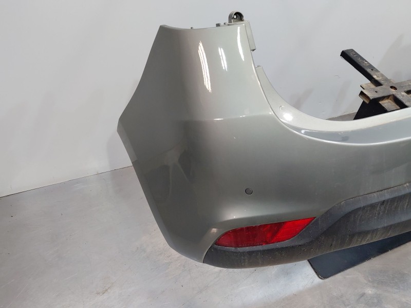 Recambio de paragolpes trasero para kia carens iv 1.7 crdi referencia OEM IAM 86611A4010  