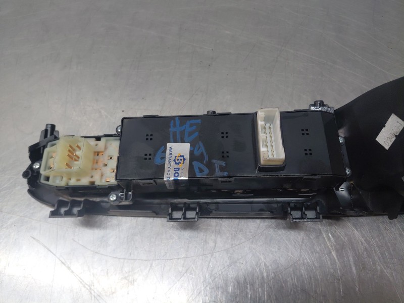 Recambio de mando elevalunas delantero izquierdo para kia carens iv 1.7 crdi referencia OEM IAM 93570A4330  