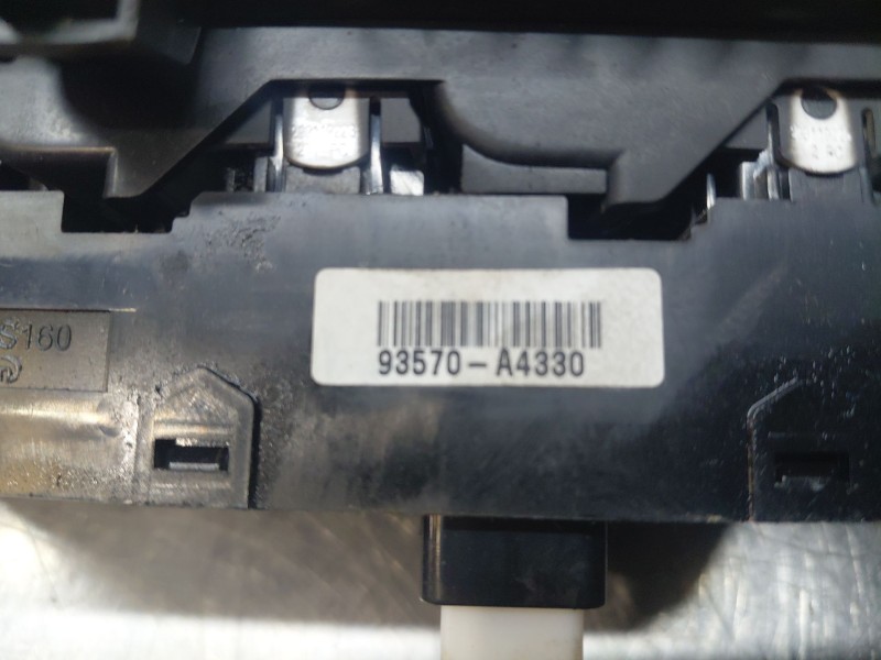 Recambio de mando elevalunas delantero izquierdo para kia carens iv 1.7 crdi referencia OEM IAM 93570A4330  