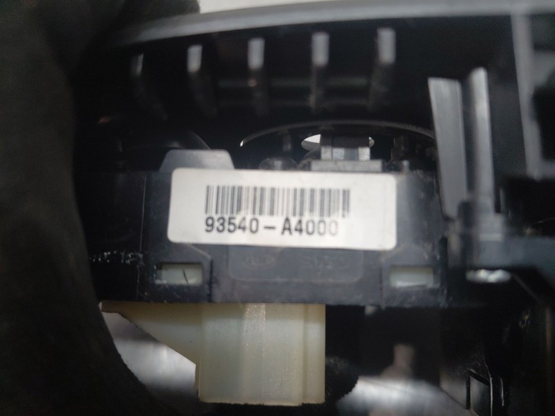 Recambio de mando elevalunas delantero izquierdo para kia carens iv 1.7 crdi referencia OEM IAM 93570A4330  