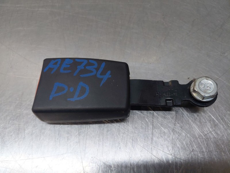 Recambio de enganche del cinturon delantero der para ford ka (ru8) 1.2 referencia OEM IAM 1751159  