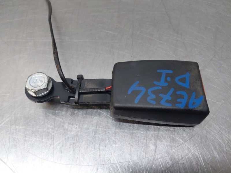 Recambio de enganche del cinturon delantero izq para ford ka (ru8) 1.2 referencia OEM IAM 1751160  