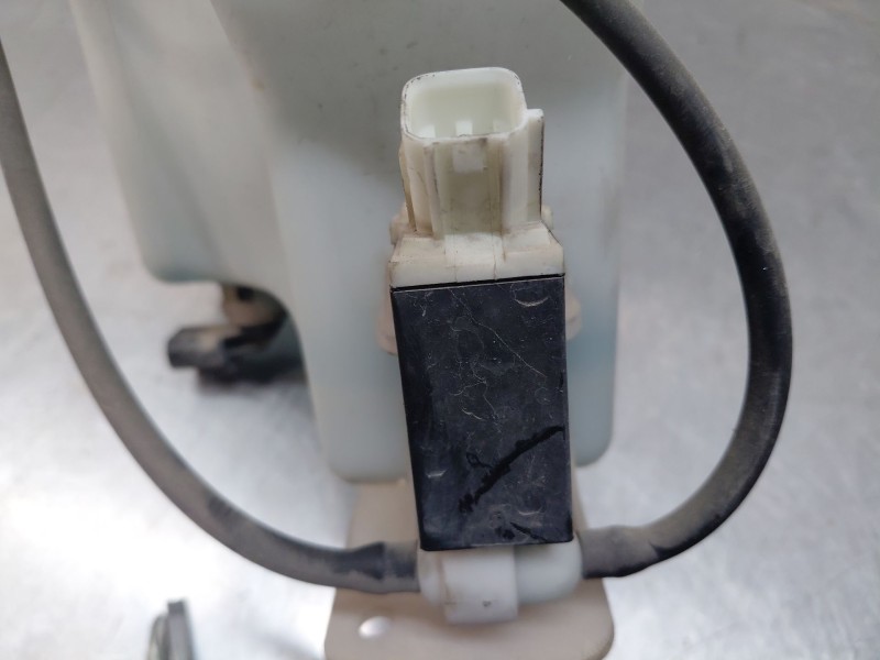 Recambio de deposito limpia para kia carens iv 1.7 crdi referencia OEM IAM 98610A4100 98610A4000 
