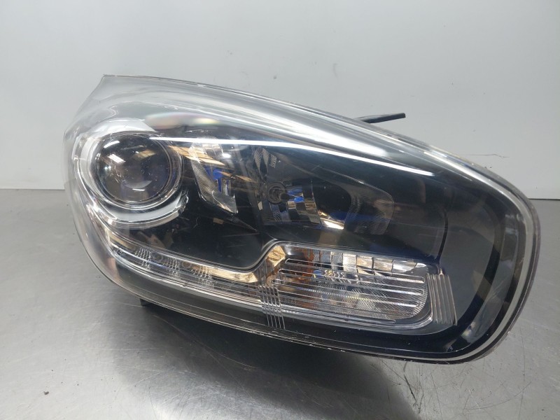Recambio de faro derecho para kia carens iv 1.7 crdi referencia OEM IAM 92102A4180  