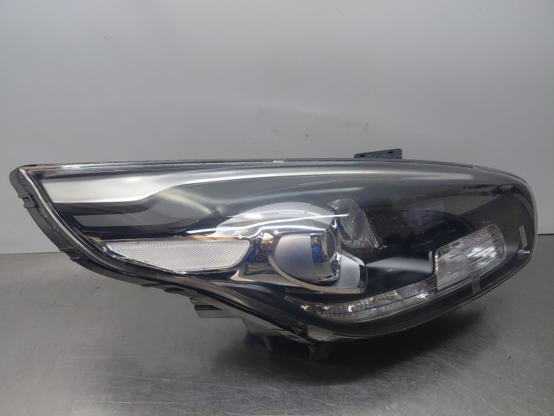 Recambio de faro derecho para kia carens iv 1.7 crdi referencia OEM IAM 92102A4180  