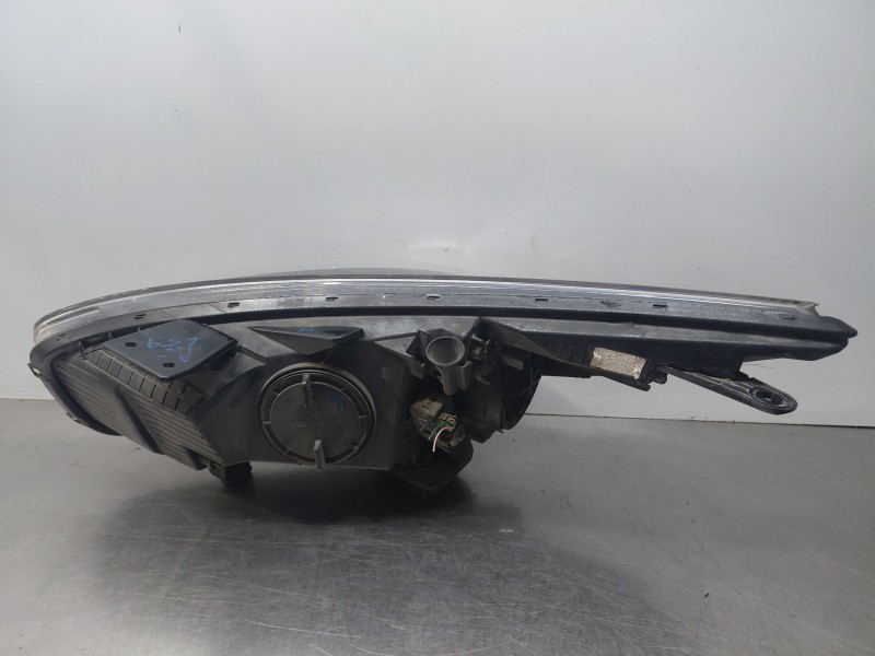 Recambio de faro derecho para kia carens iv 1.7 crdi referencia OEM IAM 92102A4180  