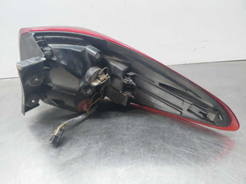 Recambio de piloto trasero izquierdo para kia carens iv 1.7 crdi referencia OEM IAM 92401A4010  