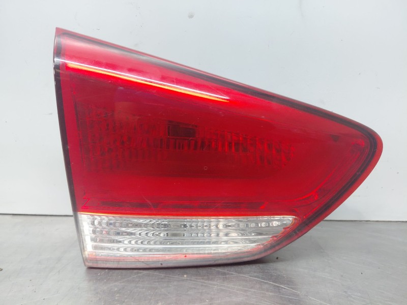 Recambio de piloto trasero izquierdo interior para kia carens iv 1.7 crdi referencia OEM IAM 92403A4010  