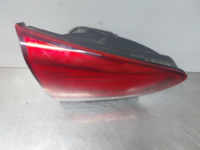 Recambio de piloto trasero izquierdo interior para kia carens iv 1.7 crdi referencia OEM IAM 92403A4010  
