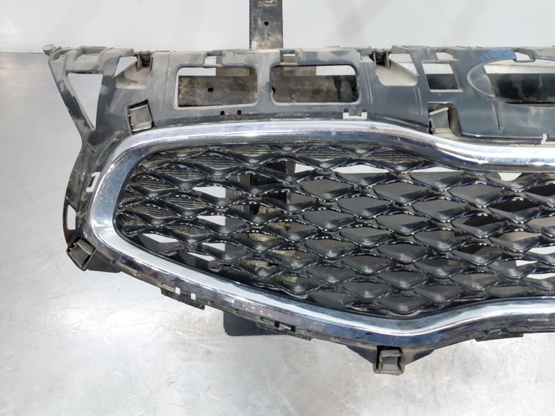 Recambio de rejilla delantera para kia carens iv 1.7 crdi referencia OEM IAM 86350A4010  