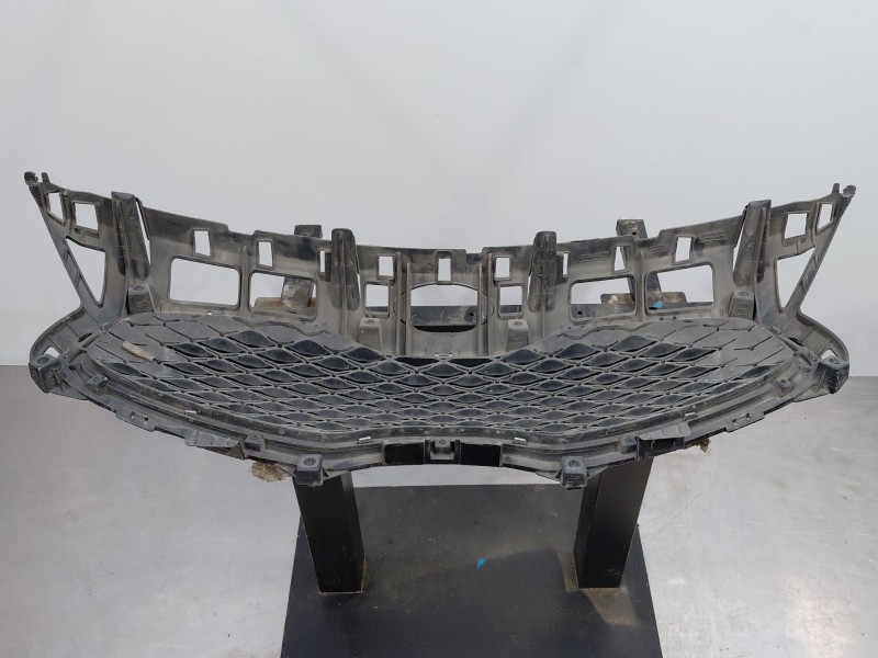 Recambio de rejilla delantera para kia carens iv 1.7 crdi referencia OEM IAM 86350A4010  