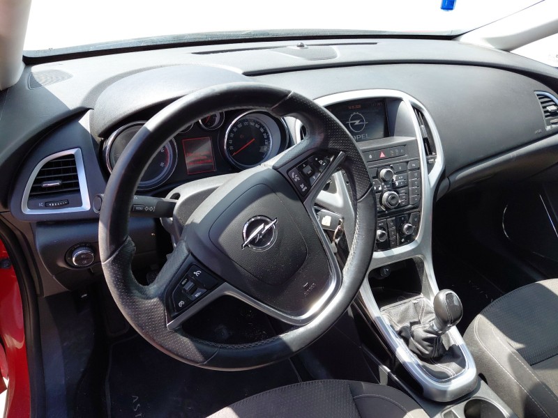 opel astra j (p10) del año 2011