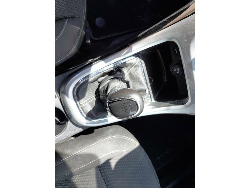 opel astra j (p10) del año 2011