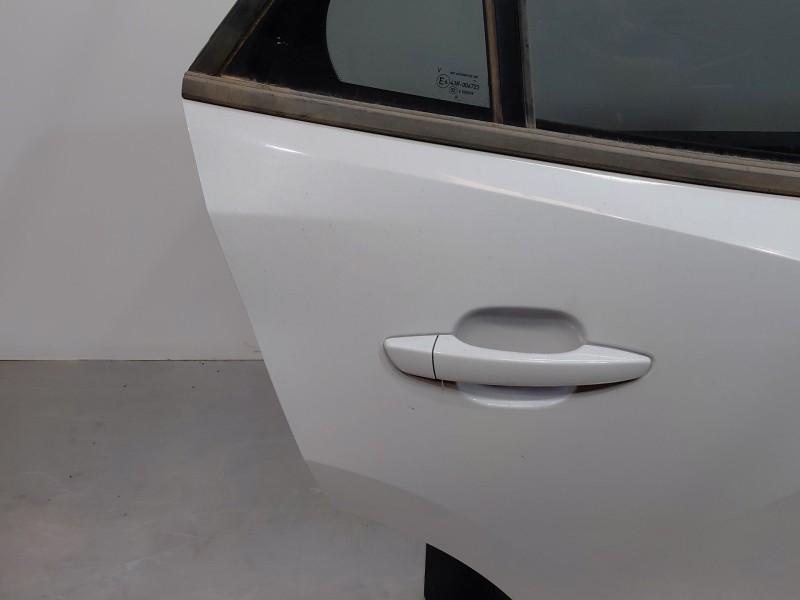 Recambio de puerta trasera derecha para peugeot 2008 (p2) allure referencia OEM IAM 9831048080  