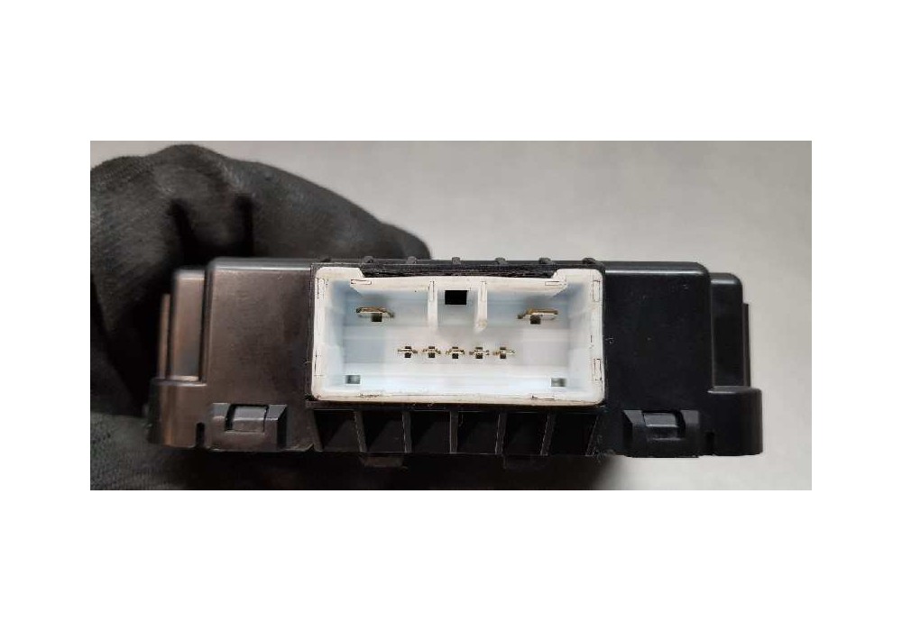 Recambio de modulo electronico para kia sportage basic 2wd referencia OEM IAM 95300D9AA0  