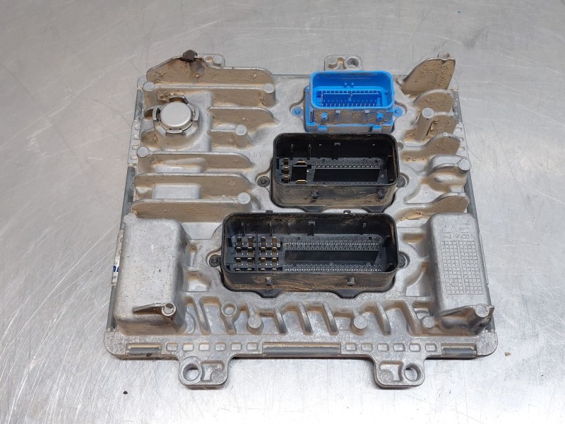 Recambio de centralita motor uce para opel mokka x selective referencia OEM IAM 55501572  