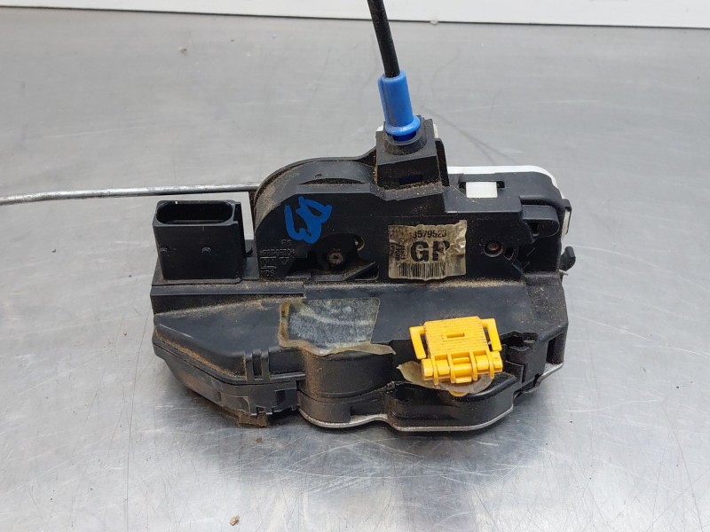 Recambio de cerradura puerta delantera derecha para opel mokka x selective referencia OEM IAM 13579523  