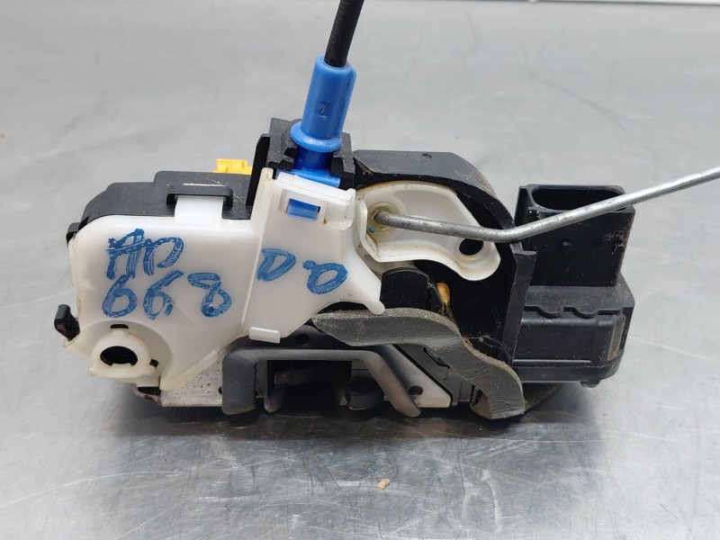 Recambio de cerradura puerta delantera derecha para opel mokka x selective referencia OEM IAM 13579523  